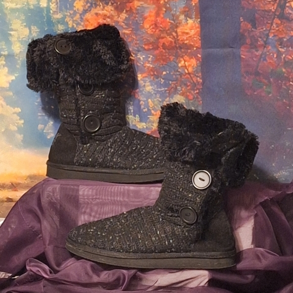 Muk Luks Shoes - Muk Luks black knit boots Sz 6